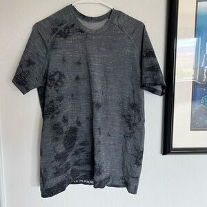 Lululemon black and gray tie dye t shirt
